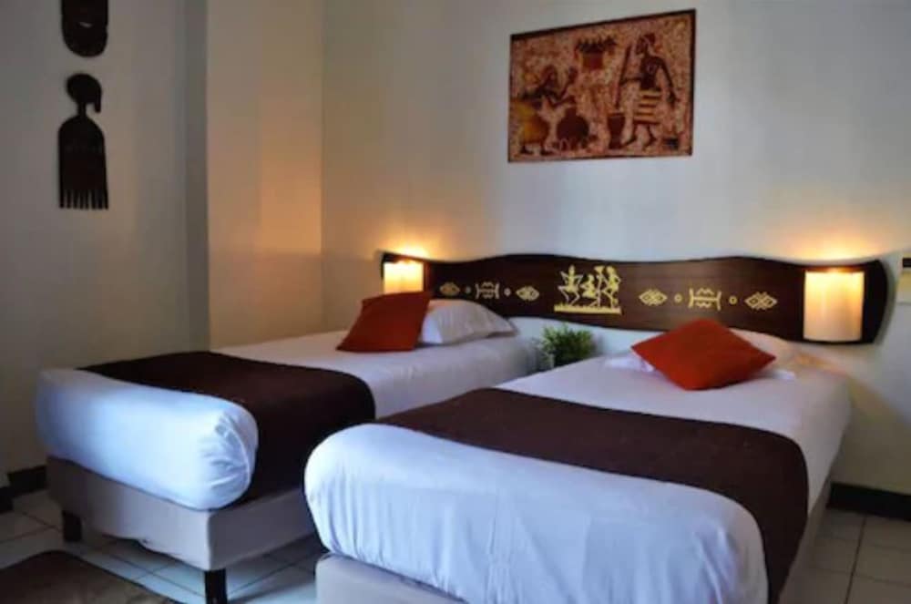 CELENYA HOTEL 17/68