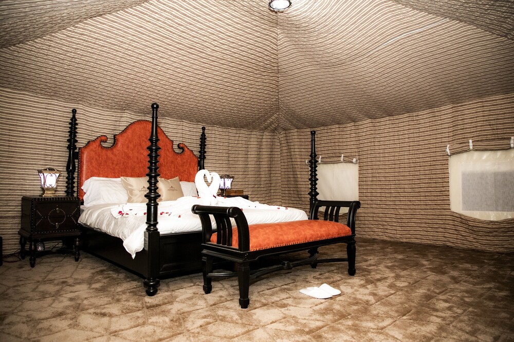 Luxury Desert Camp 16/50