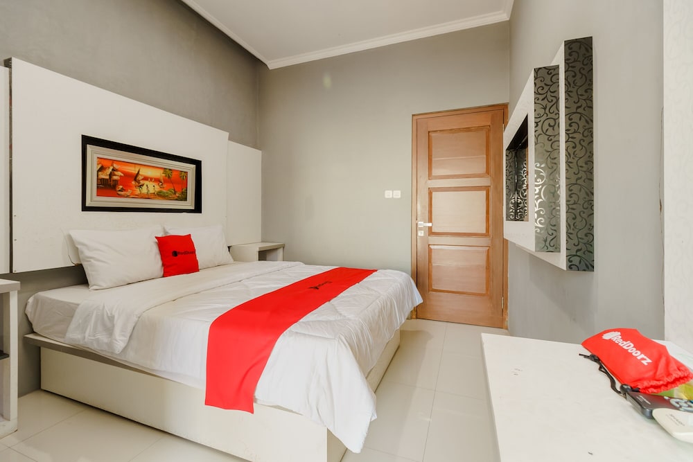 RedDoorz Resort Premium @ Sangkan Hurip Kuningan 12/49