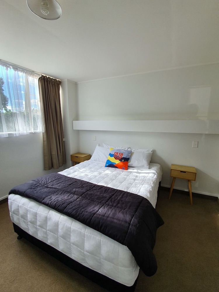 U Studios Paraparaumu, SureStay Collection by Best Western 5/46