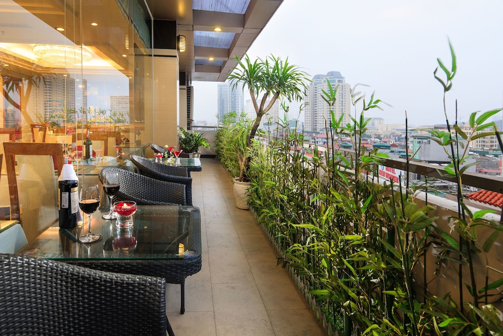 Luxeden Hotel 62/65