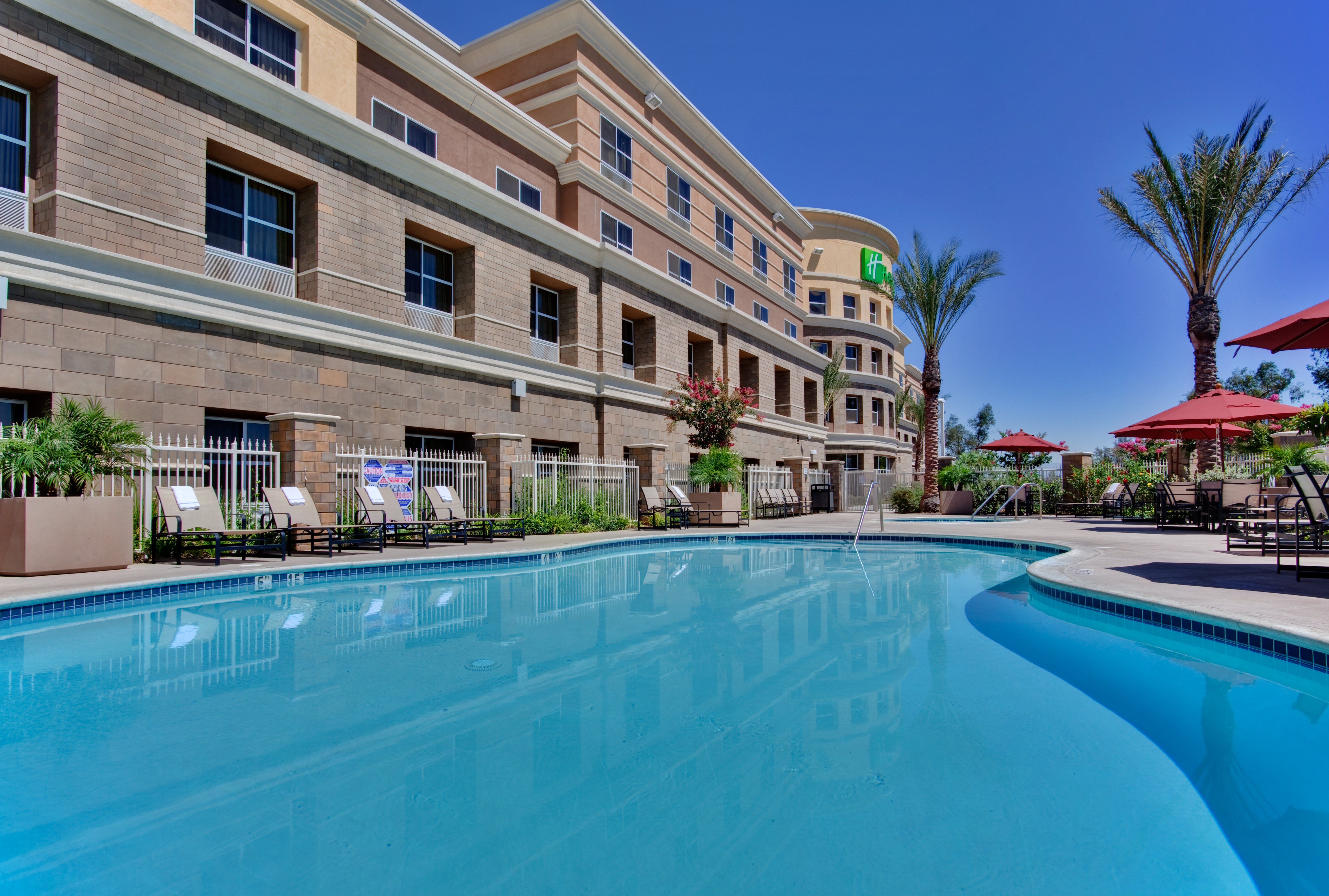 Holiday Inn Ontario Airport 10/73
