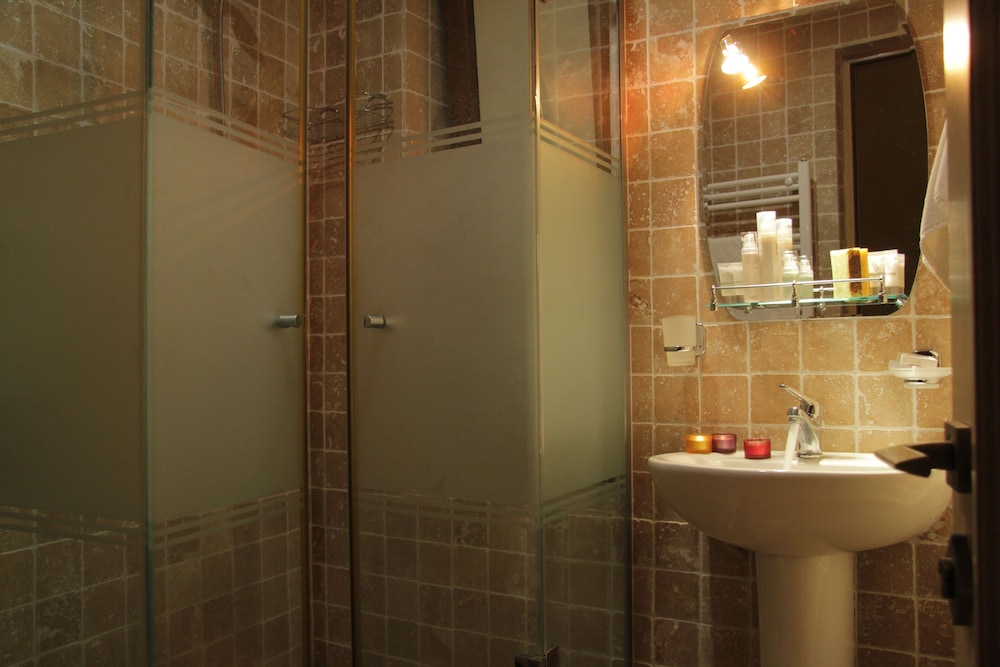 Silk Road Hotel 48/49