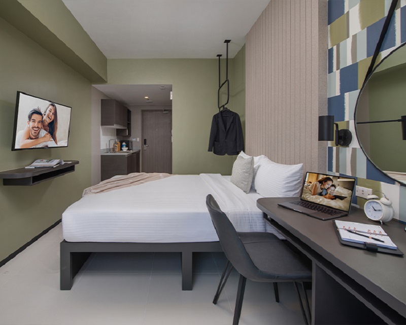 The Suites at Torre Lorenzo Malate 7/18