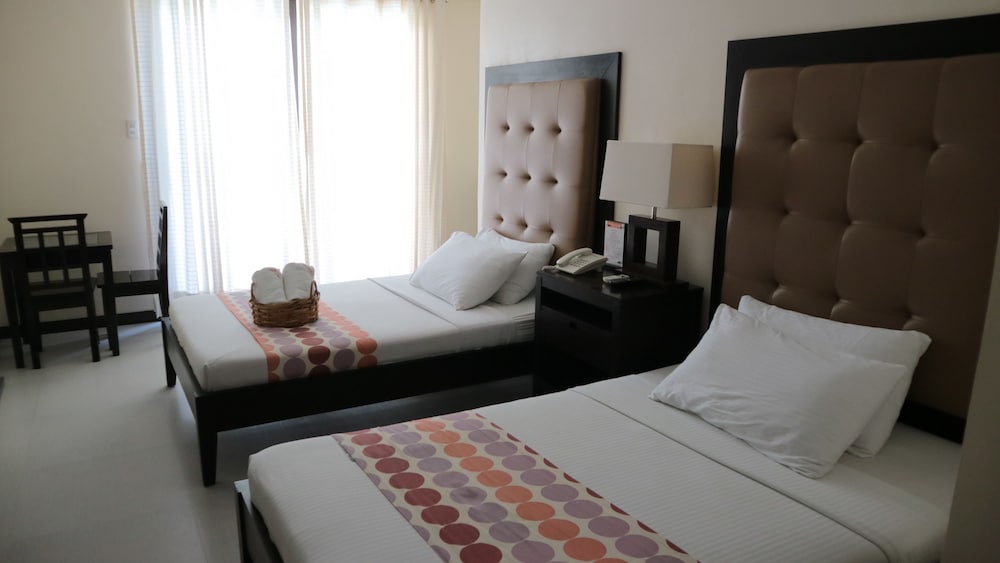 2 Bedrooms, 2 Queen Beds, Puerto Del Sol Beach Resort 2/3