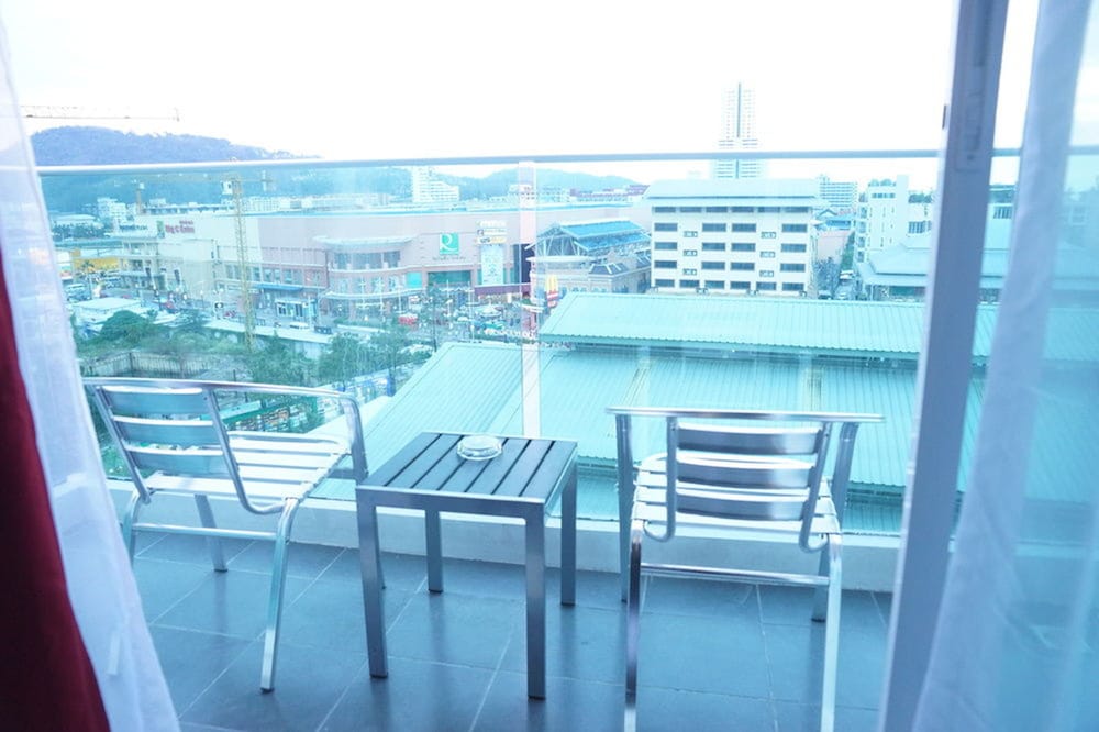 Neon Patong Hotel 2/65