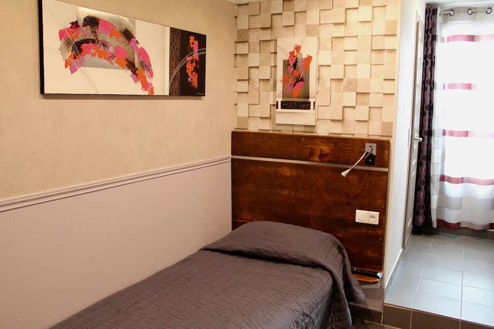 Hotel des Pyrenees 2/50