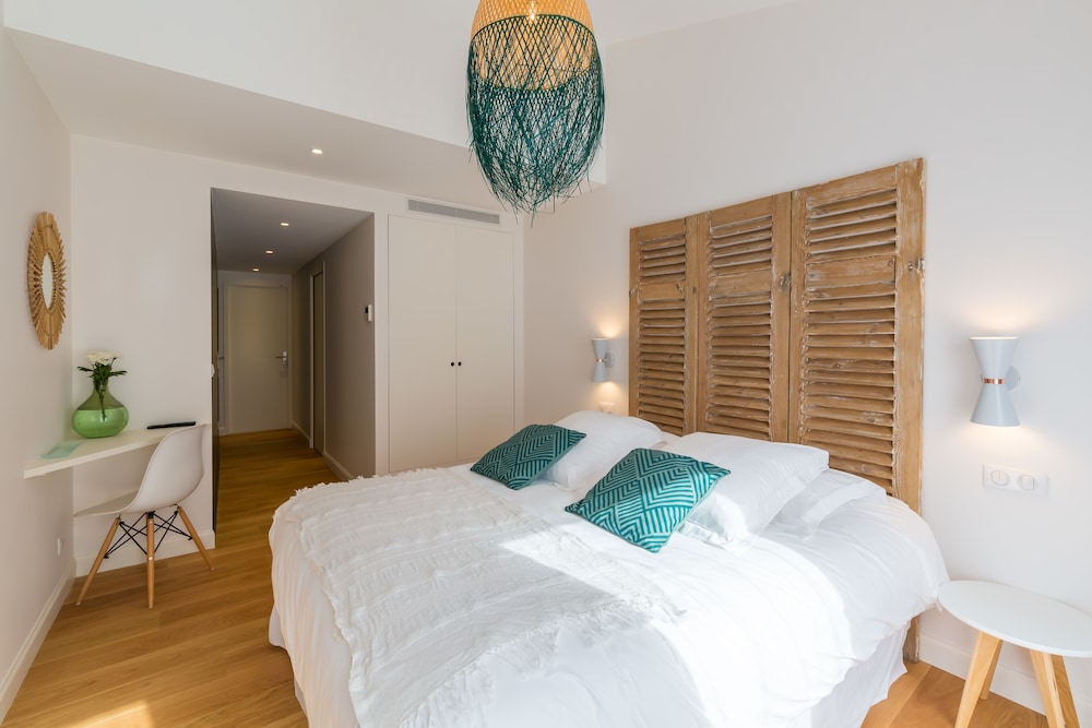 GARDEN, DOUBLE BED, BALCONY