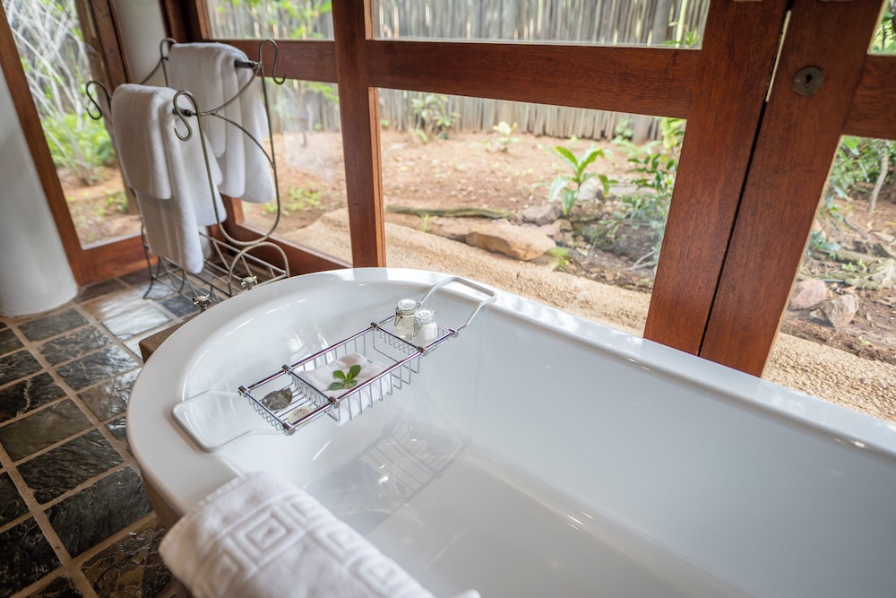 Ekuthuleni Lodge 24/50