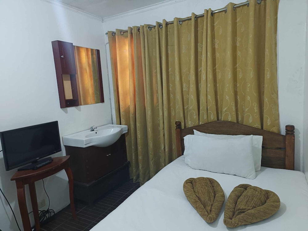 STANDARD, SHARED BATHROOM