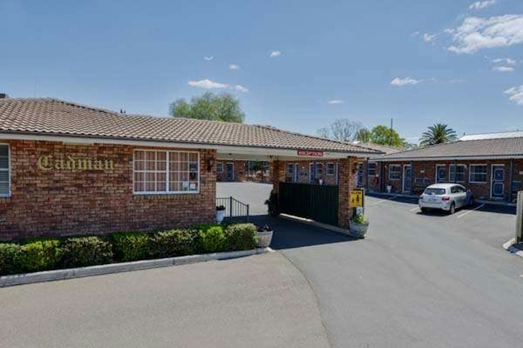 Cadman Motor Inn Tamworth 35/37