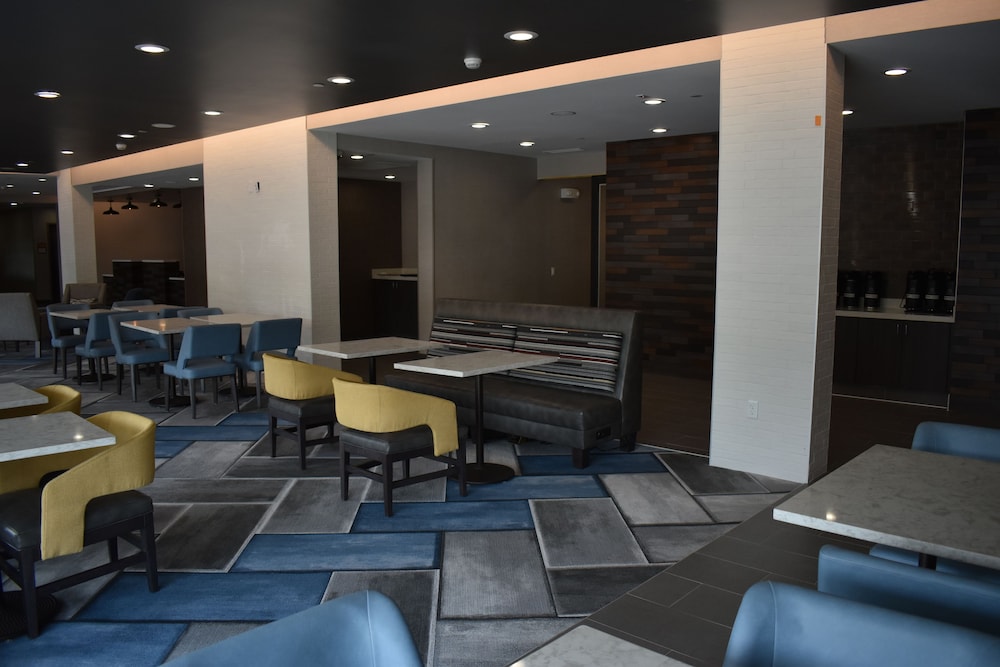 La Quinta Inn & Suites by Wyndham San Bernardino 41/45