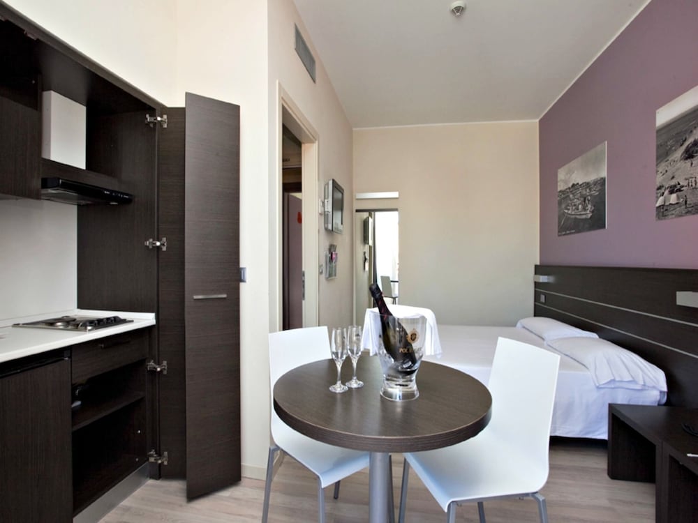 Vienna Hotel 41/56