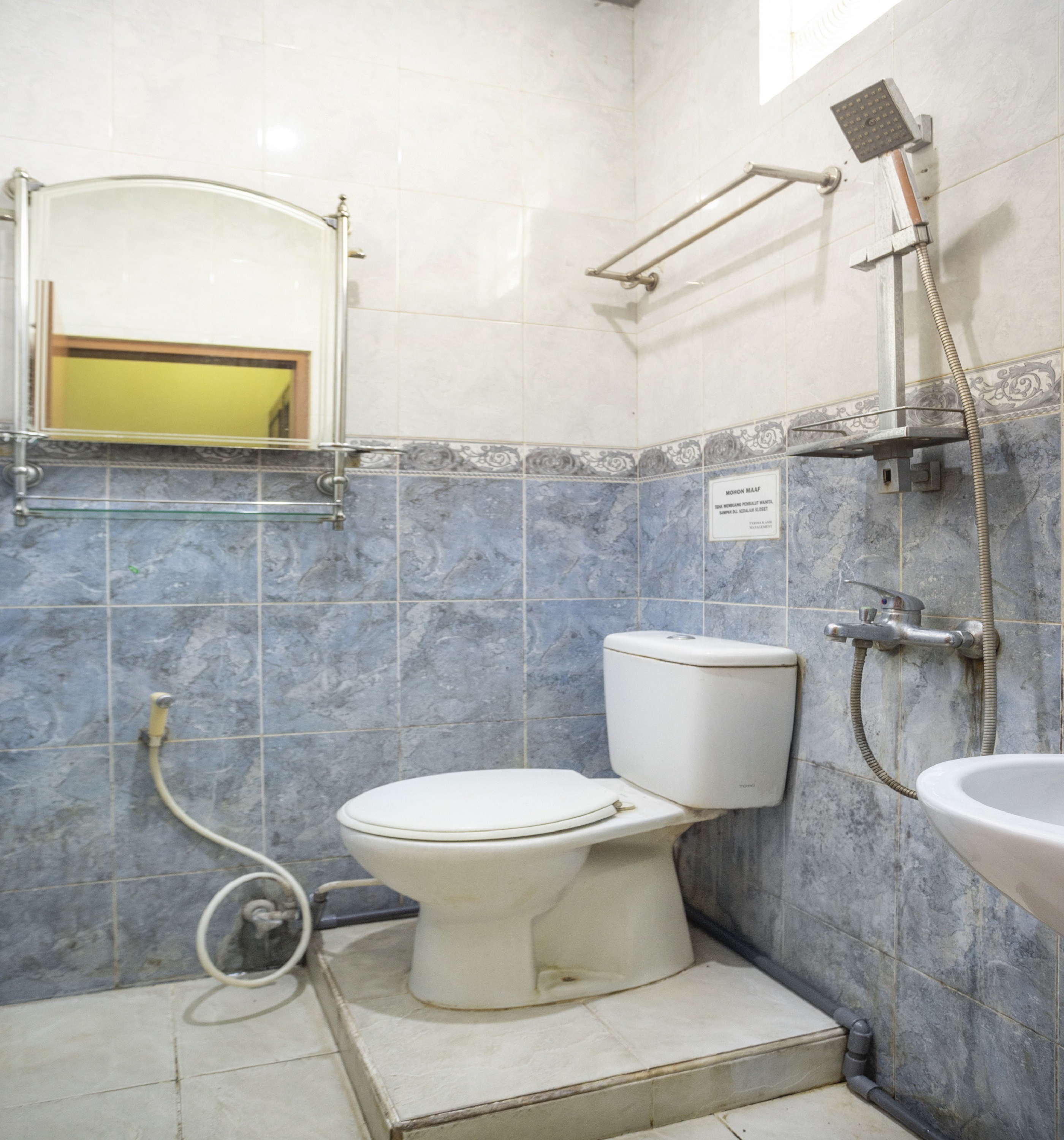 Oyo 228 Hotel Lodaya 13/17