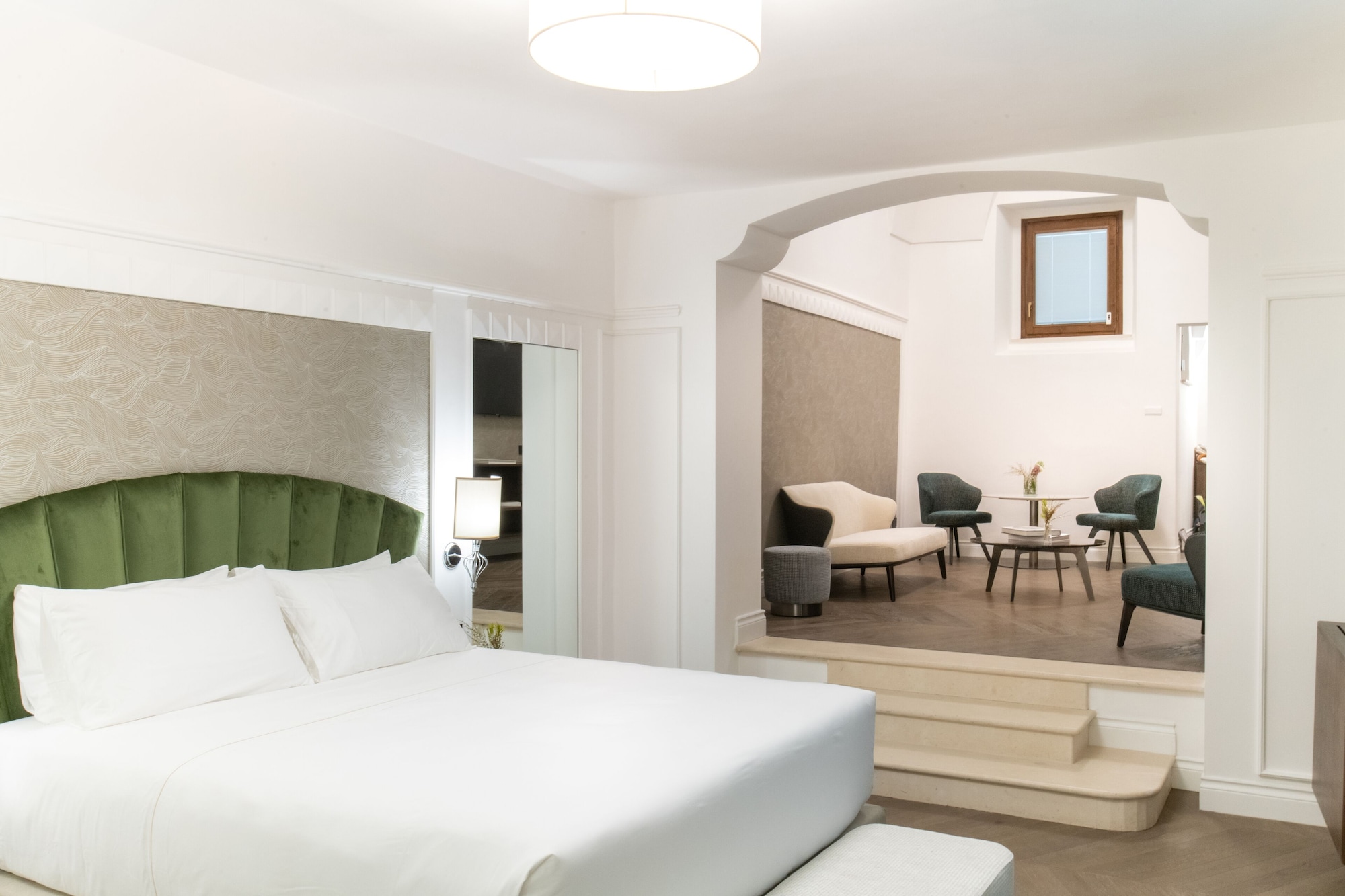 DELUXE, SUITE