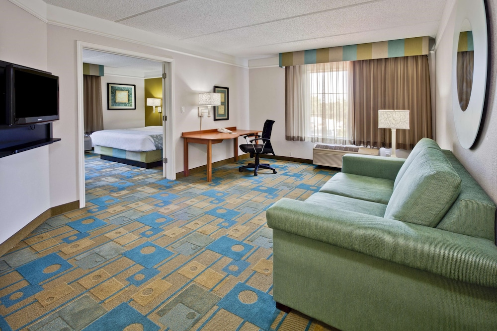 La Quinta Inn & Suites by Wyndham Ft. Lauderdale Airport 24/42