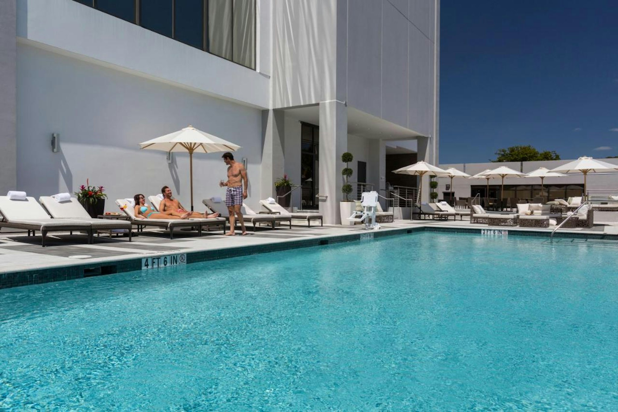EB Hotel Miami 52/54