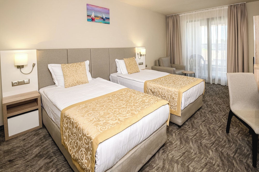 Laguna Park Sunrise Hotel 9/50