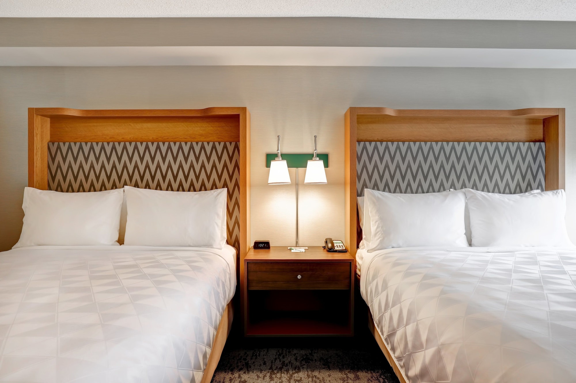 STANDARD, 2 QUEEN BEDS