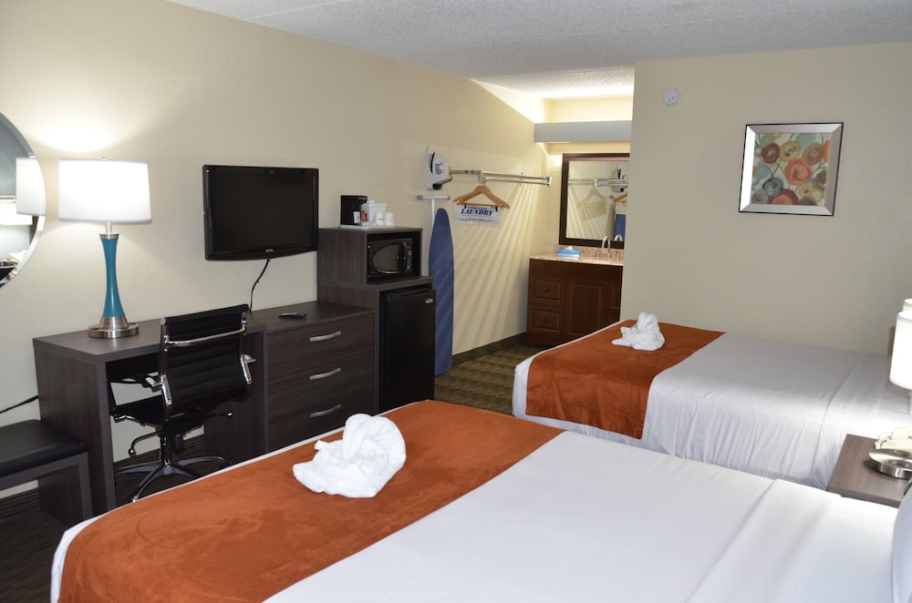 Days Inn & Suites by Wyndham Orlando Airport 12/28