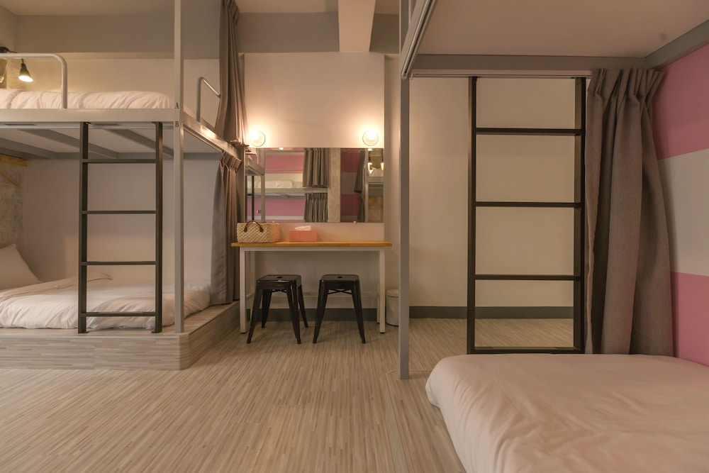 FEMALE DORM, FEMALE ONLY, COMFORT