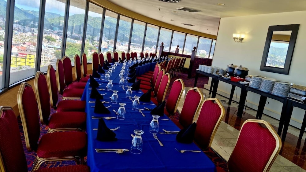 Radisson Hotel Trinidad 34/49