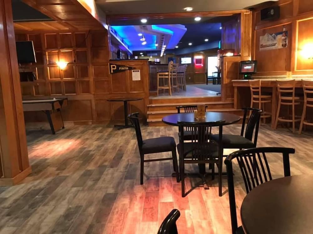Ramada by Wyndham Pittsburgh/New Stanton 23/38