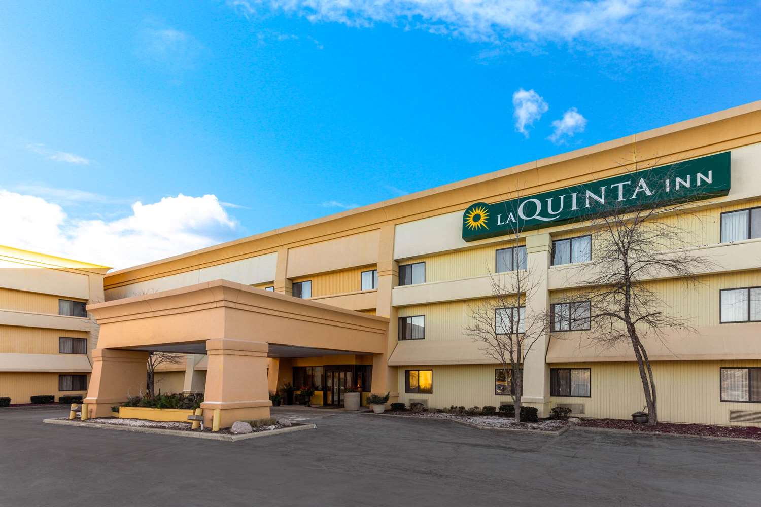 La Quinta Inn Chicago Willowbrook 3/24