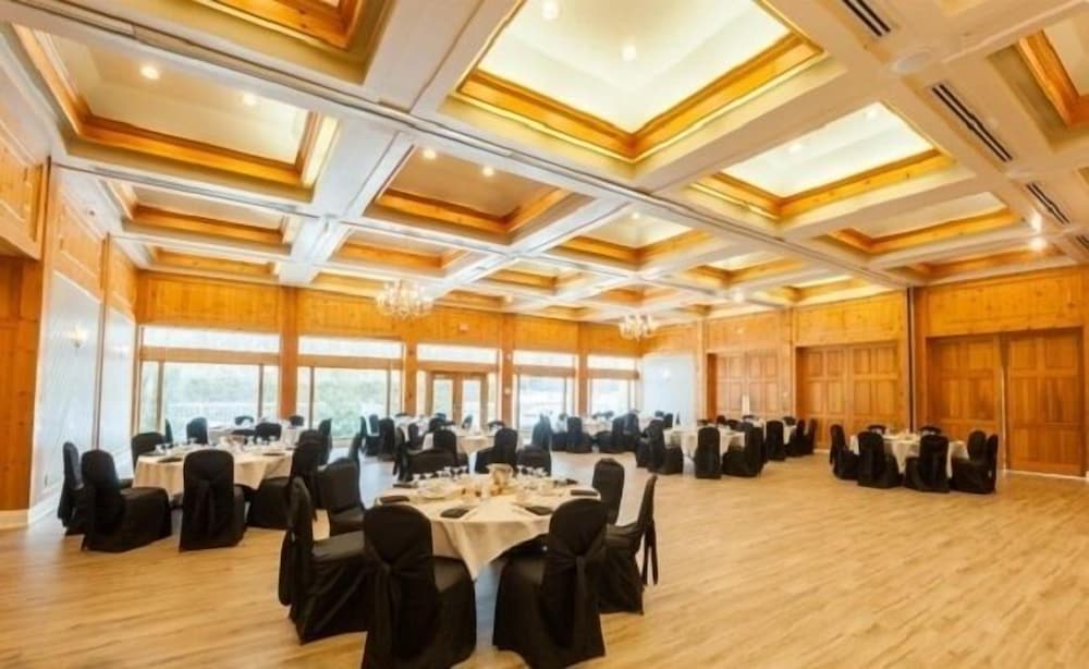 Pinestone Resort & Conference Centre 25/61