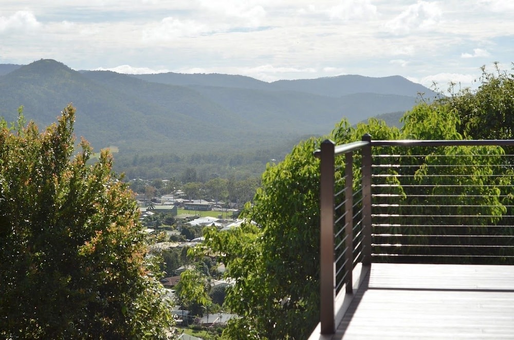 THE SUMMIT RAINFOREST RETREAT 52/54