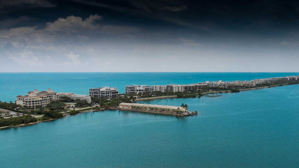 PALM BEACH WATERFRONT SUITES 63/67