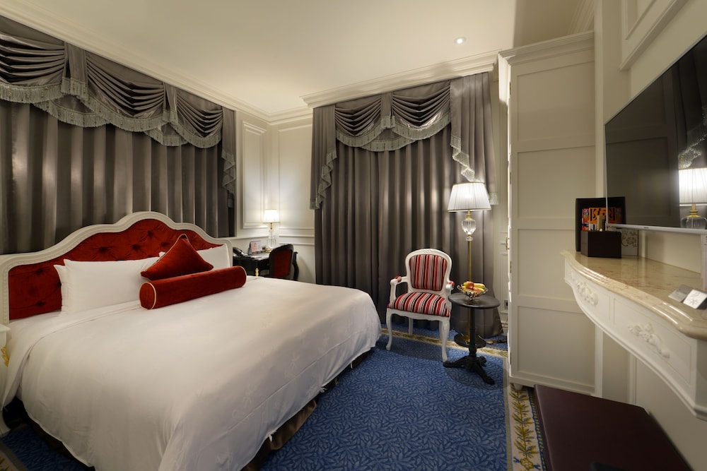 Romantic, Queen Bed, with Child Extra Bed