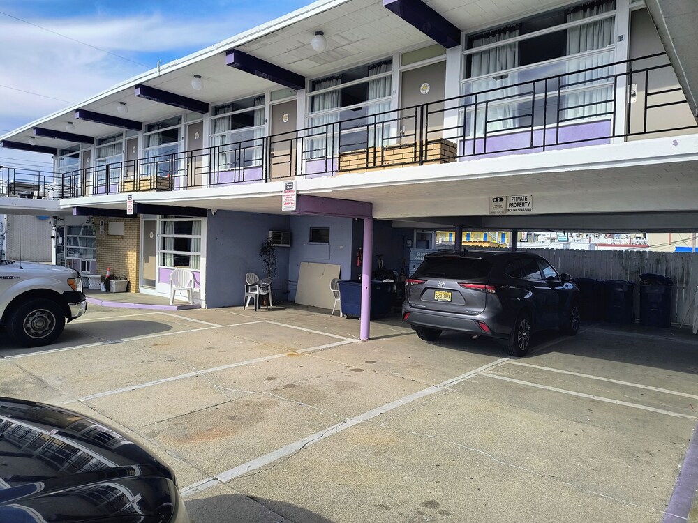 Monaco Motel 27/46
