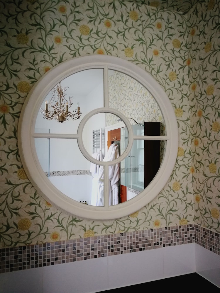 Chiseldon House Hotel 35/50