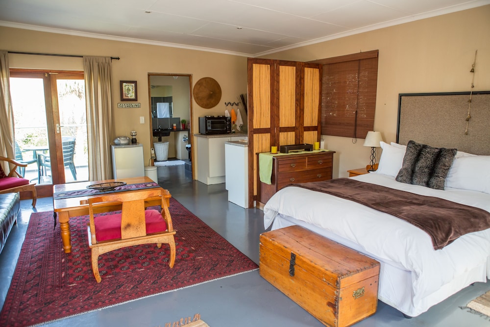 DELUXE, STUDIO, QUEEN BED, CITY VIEW