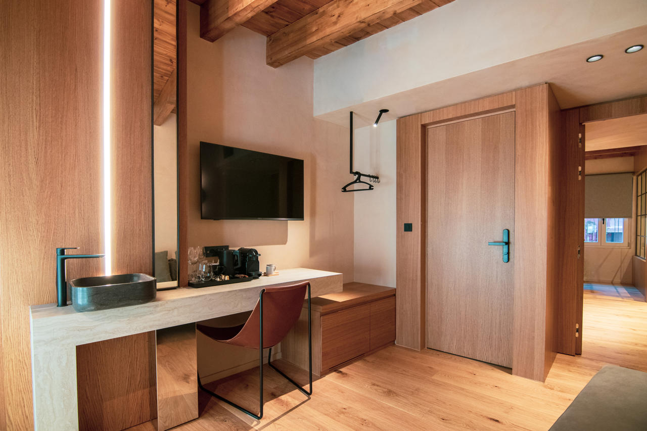 Consolato Boutique Suites 85/94