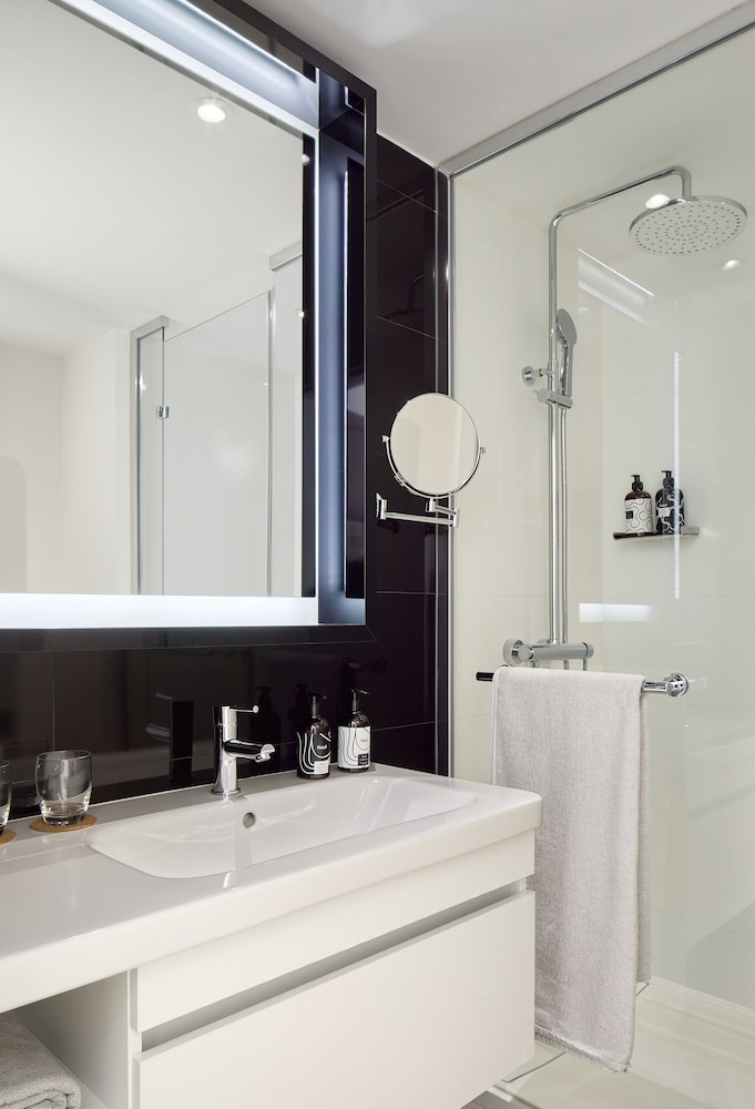 Innside by Melia Barcelona Apolo 75/75