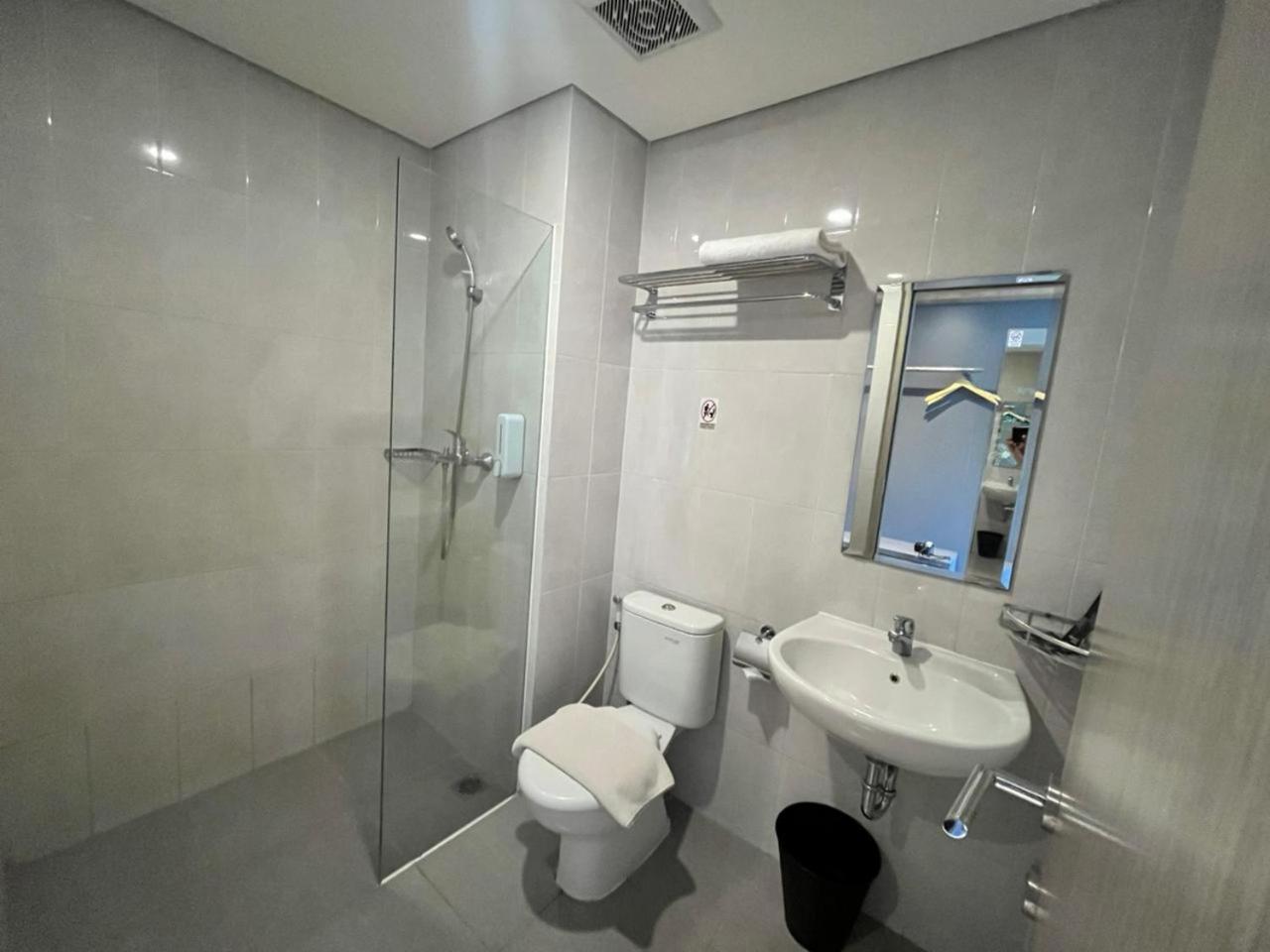 Front One Hotel Gresik 25/25