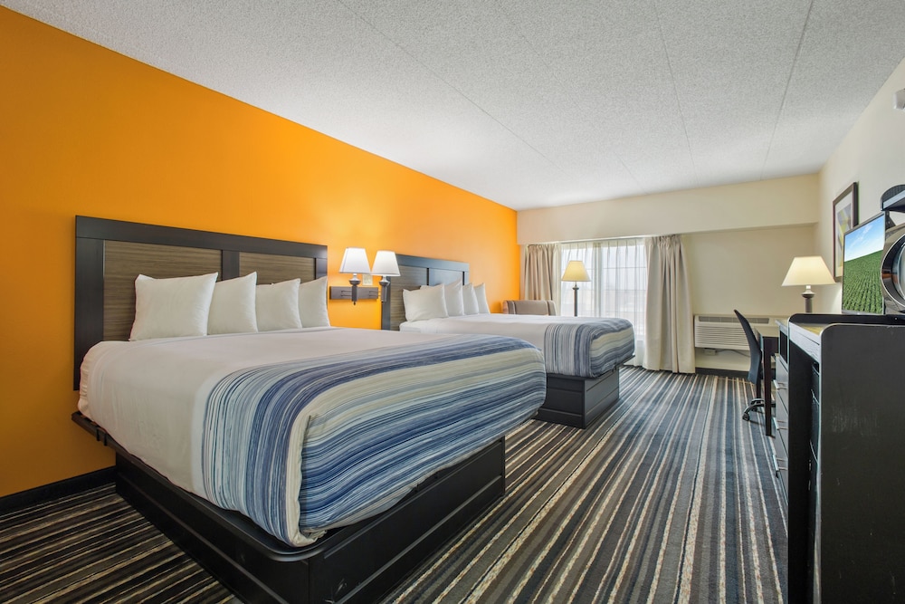 Crossroads Hotel Huron Event Center 13/50