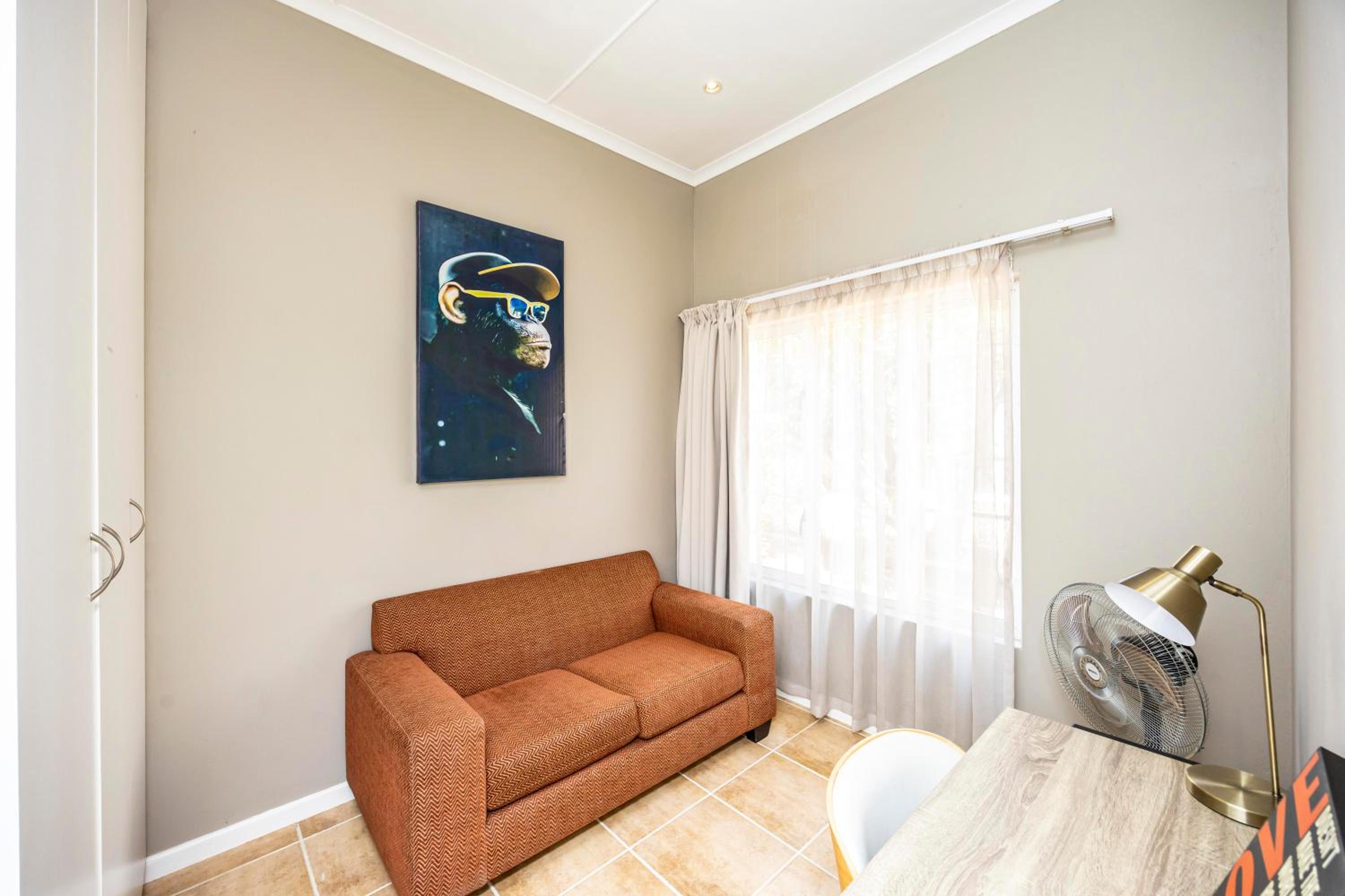 Modern Executive Unit 25/50