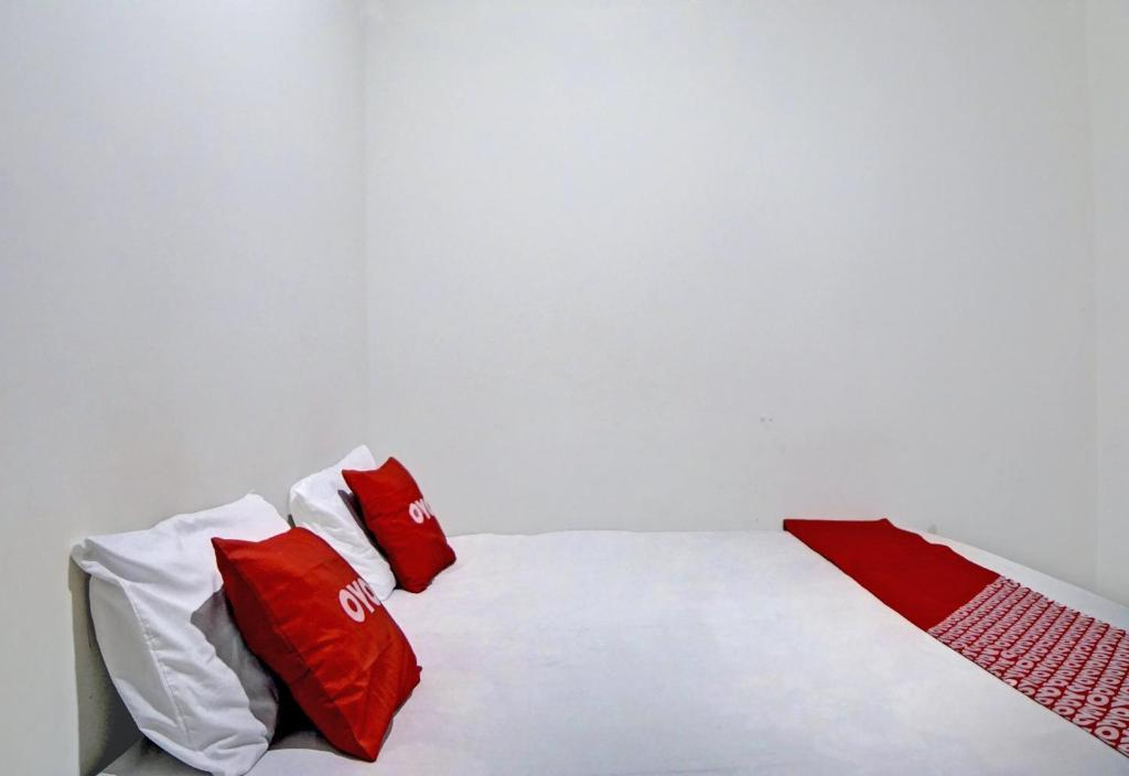 Hotel O near Universitas Negeri Medan formerly Rose Guest House in MEDAN