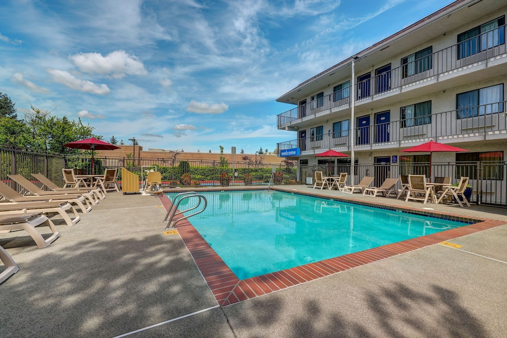 Motel6 Kirkland, WA - North Kirkland 2/58