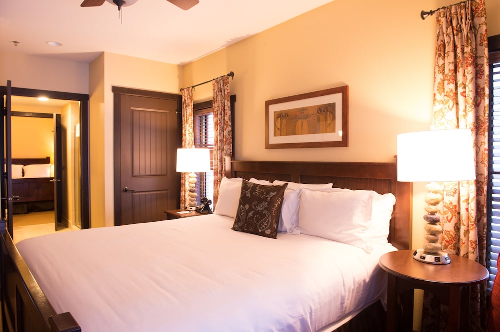 Chase On The Lake Resort Hotel 10/51