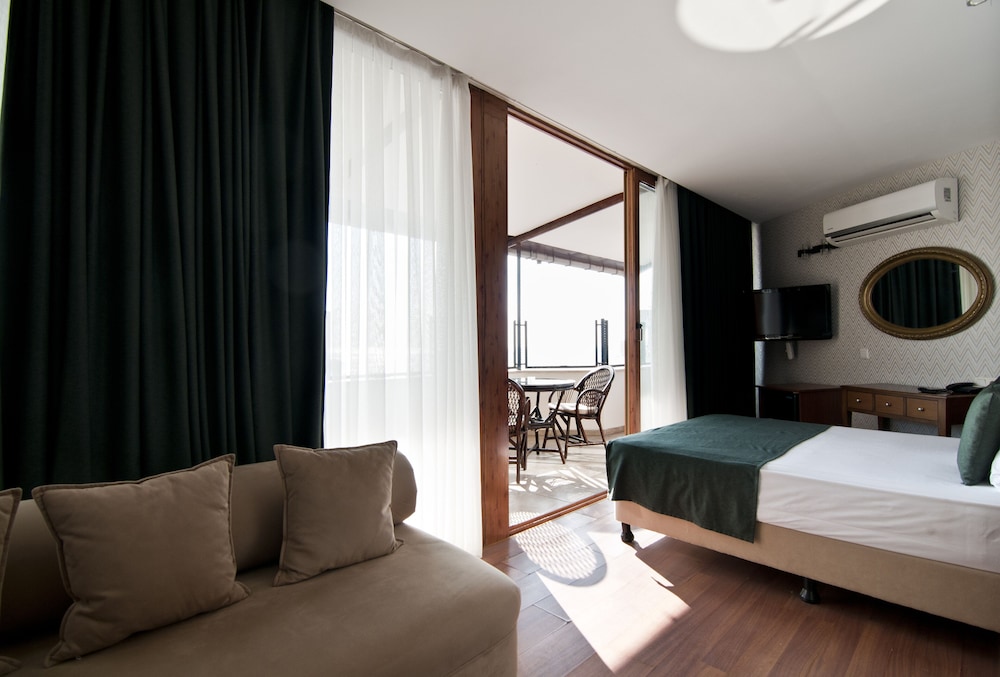 Artefes Hotel 50/70