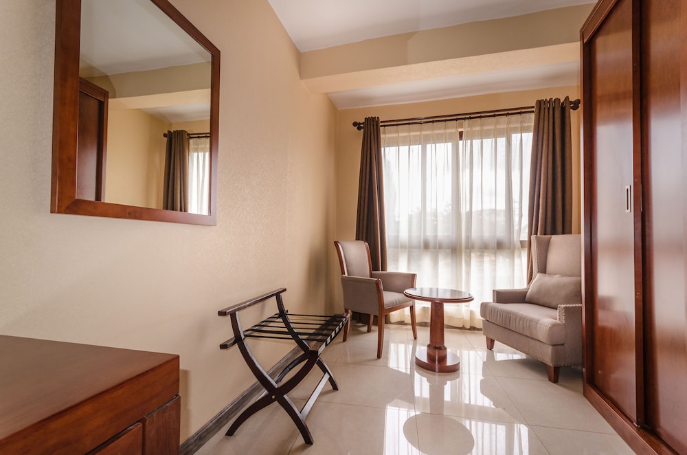 HILLSIDE PLAZA HOTEL 31/66