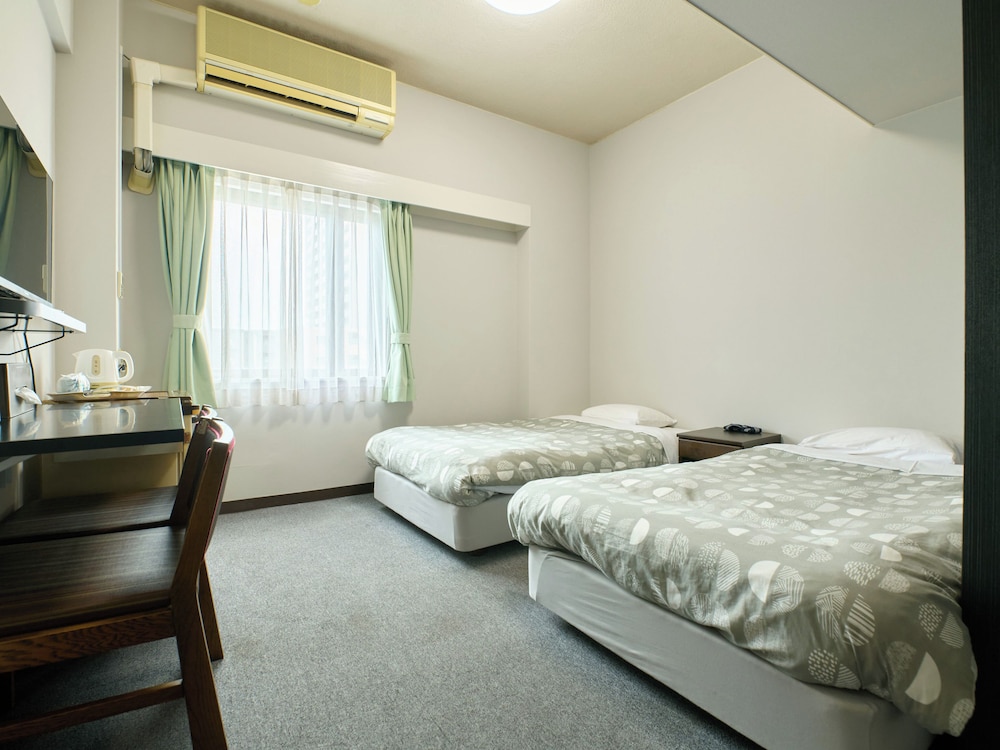 ROOM, TWIN BEDS