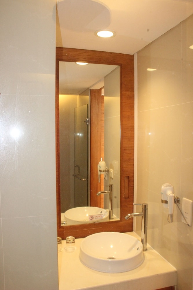 Hariston Hotel And Suites 53/53