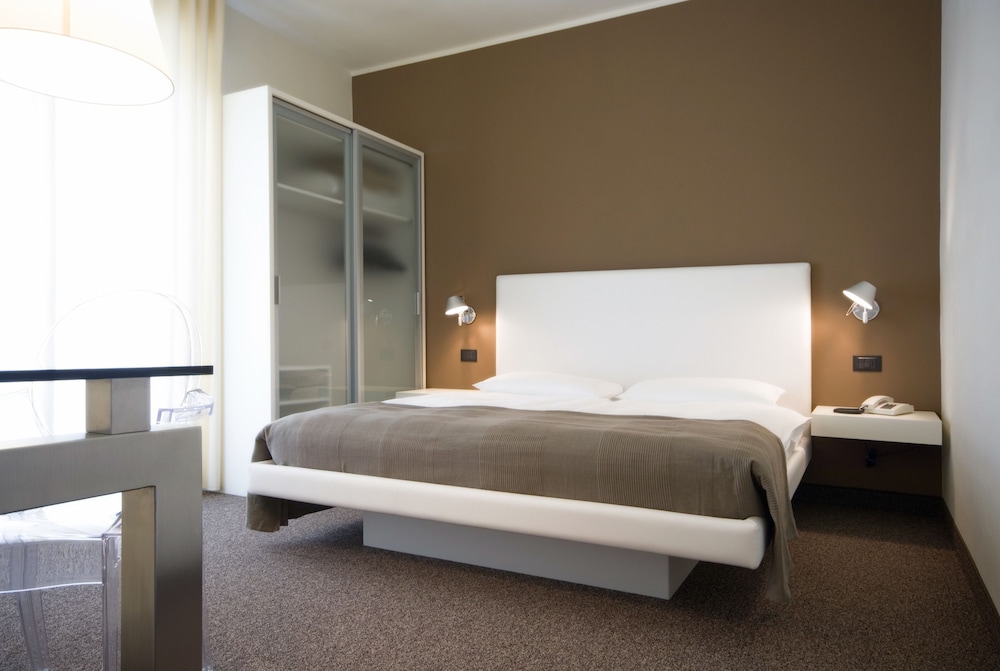 Hotel Meridiana 17/76