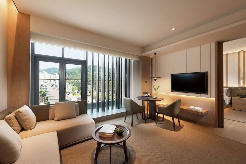 Joyze Hotel Xiamen Curio Collection By Hilton 23/38