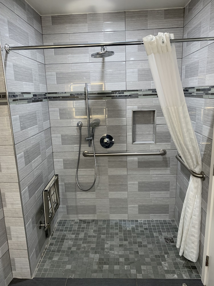 Mirage Inn and Suites 21/31